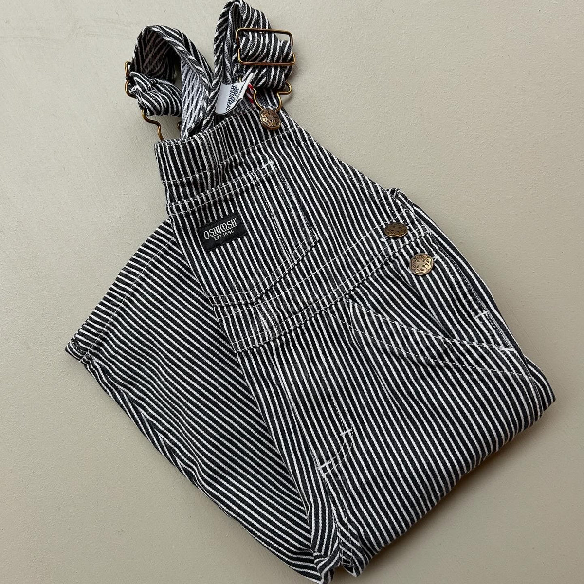 Oshkosh Overalls i sorte striber 2år/90
