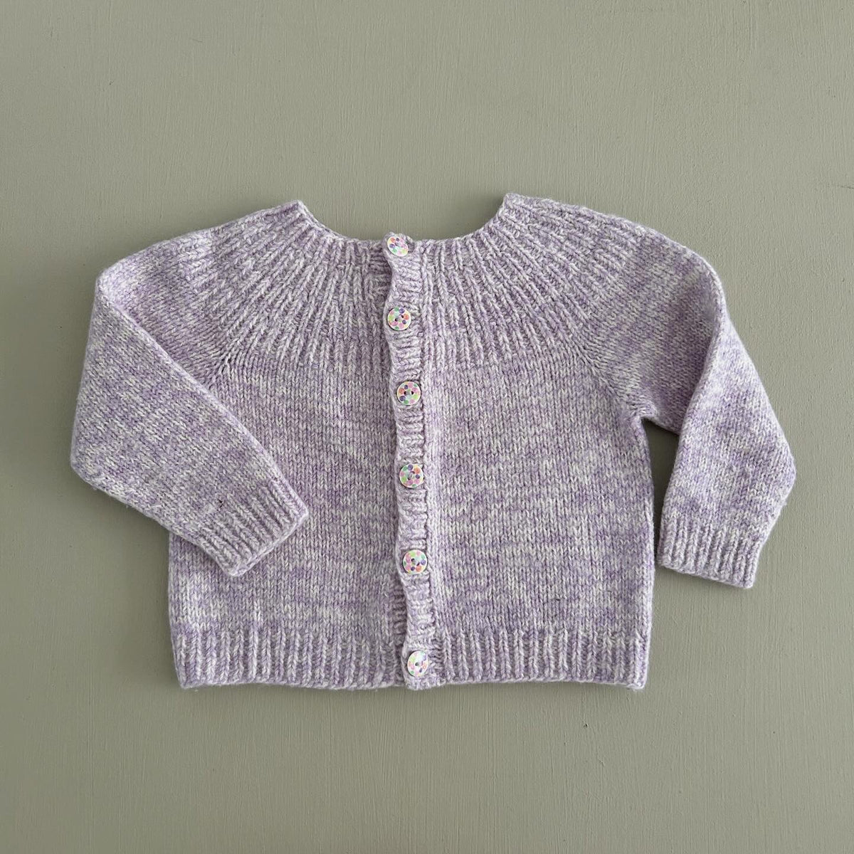 Cardigan i lyslilla uld 80/86