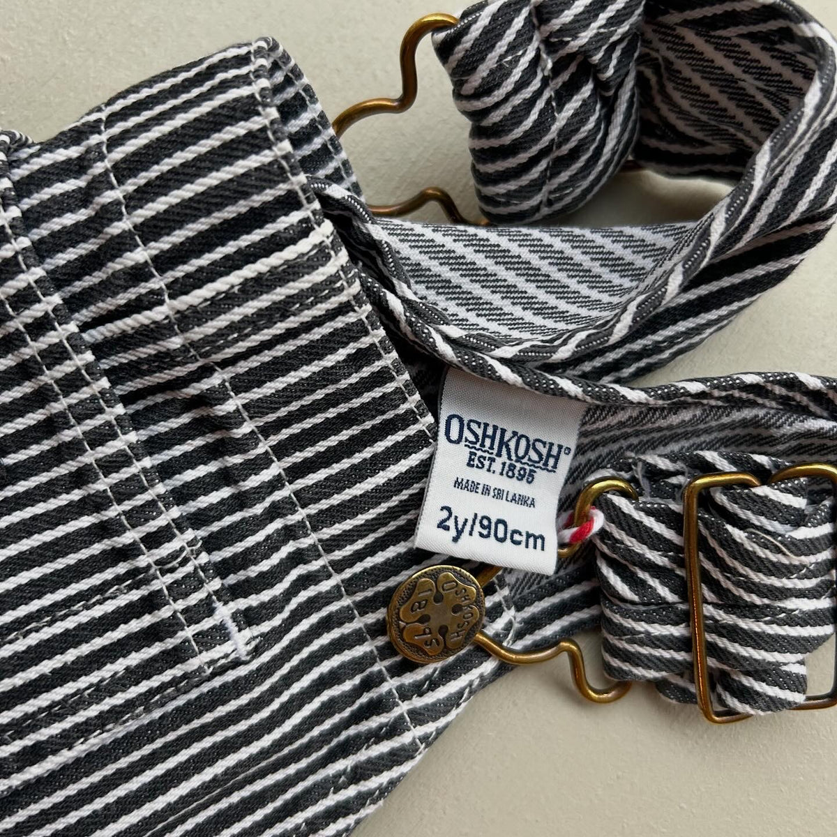 Oshkosh Overalls i sorte striber 2år/90
