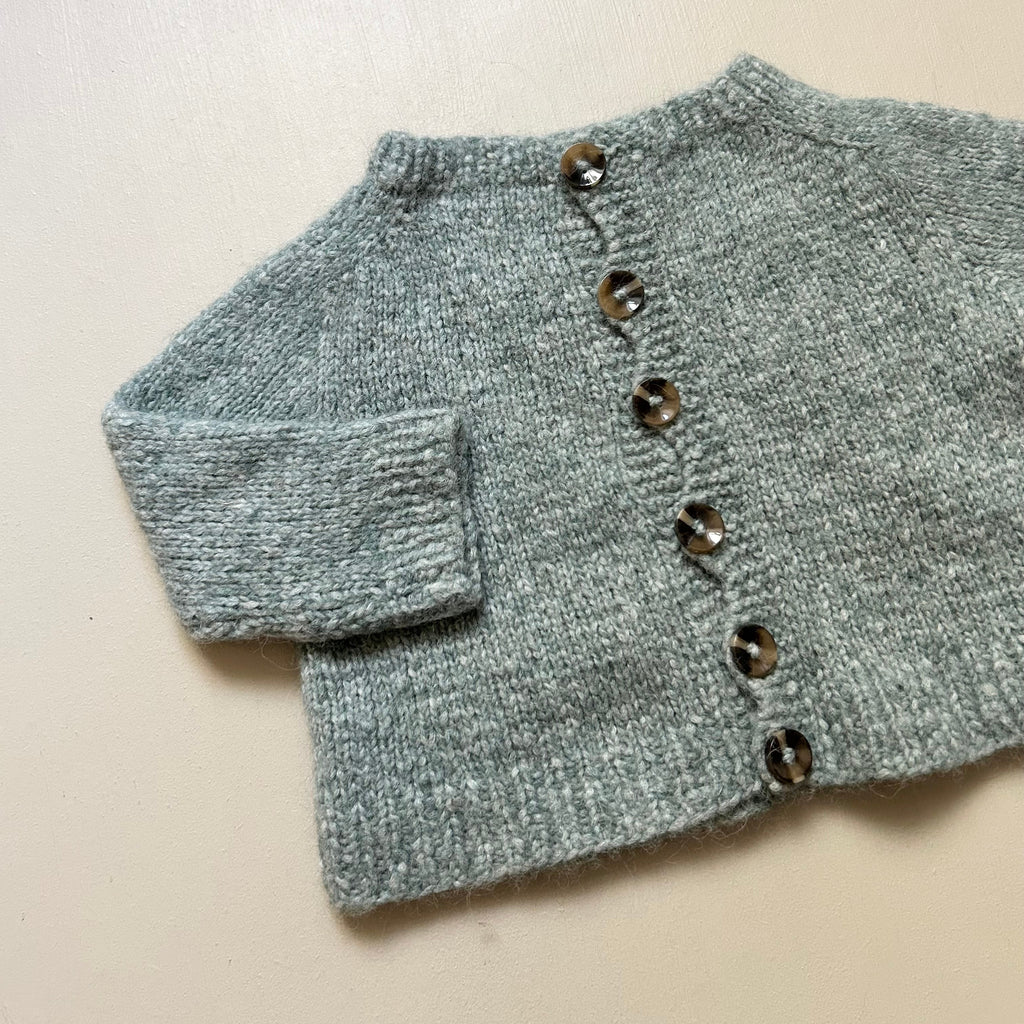 Smørblød uldcardi i isblå 74/80