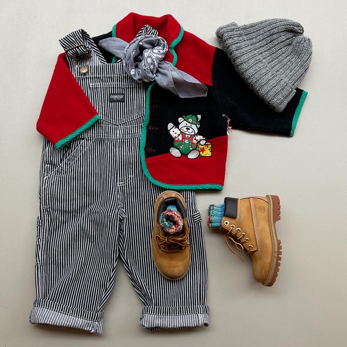 Oshkosh Overalls i sorte striber 2år/90