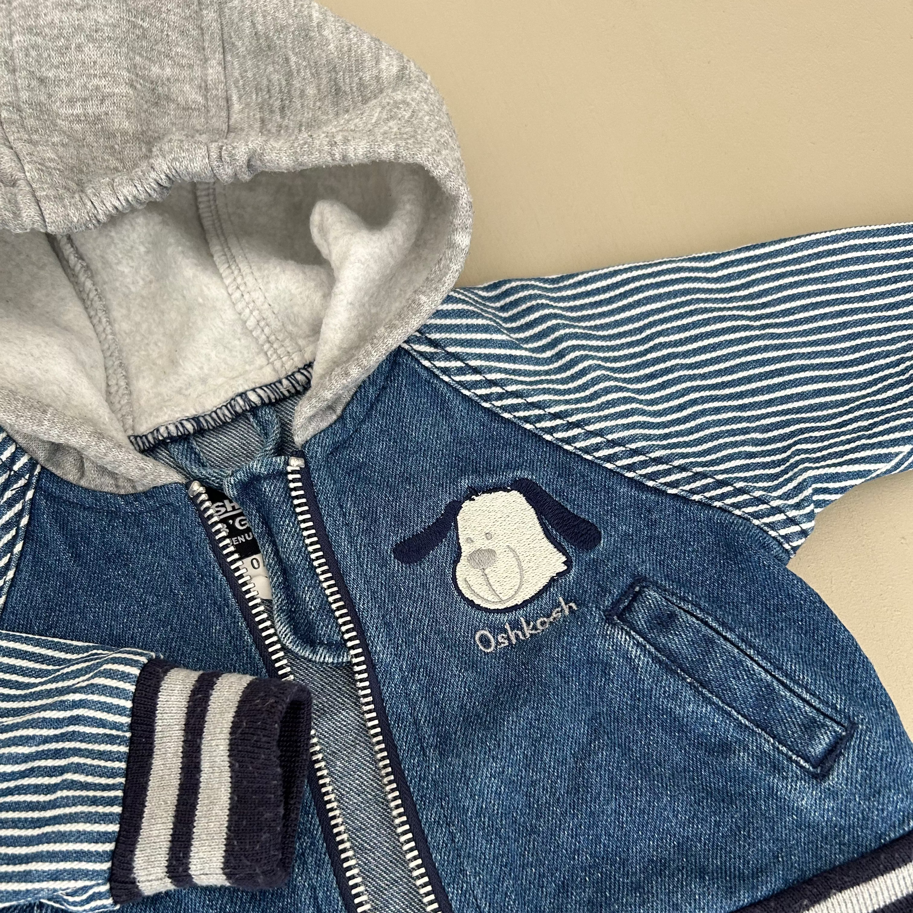 Oshkosh denimjakke med hætte 0-6mdr