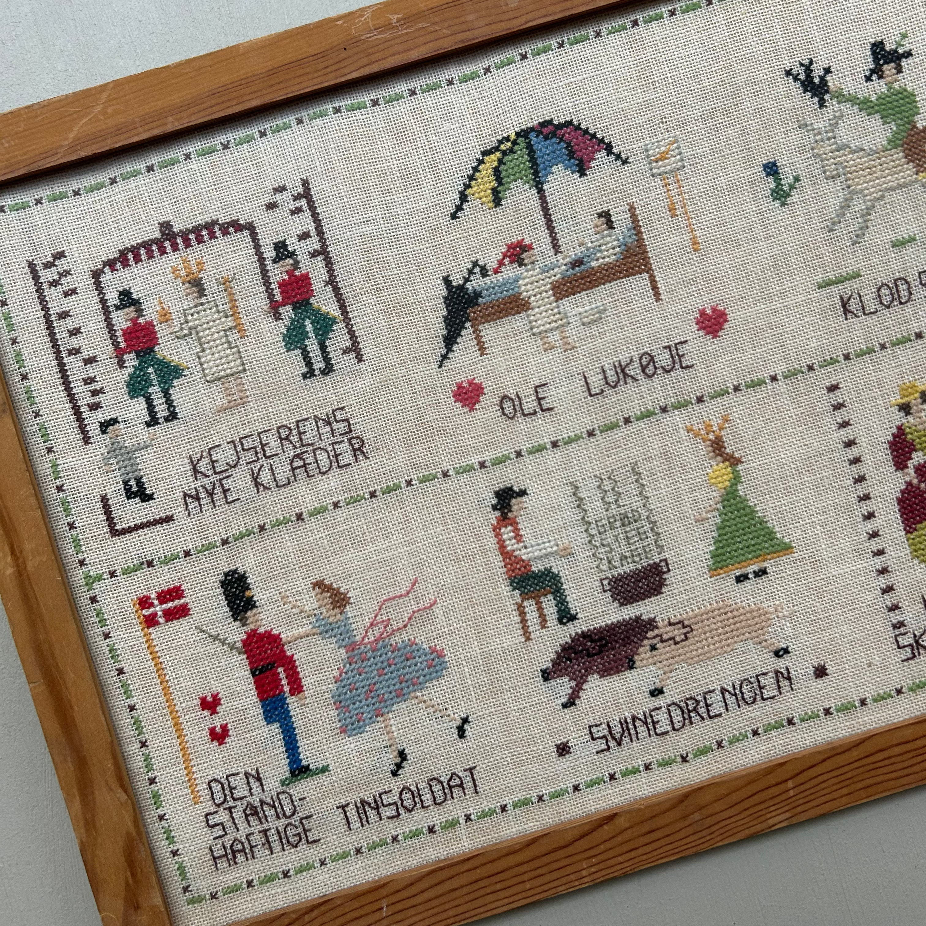 Broderet billeded med HC Andersen motiver