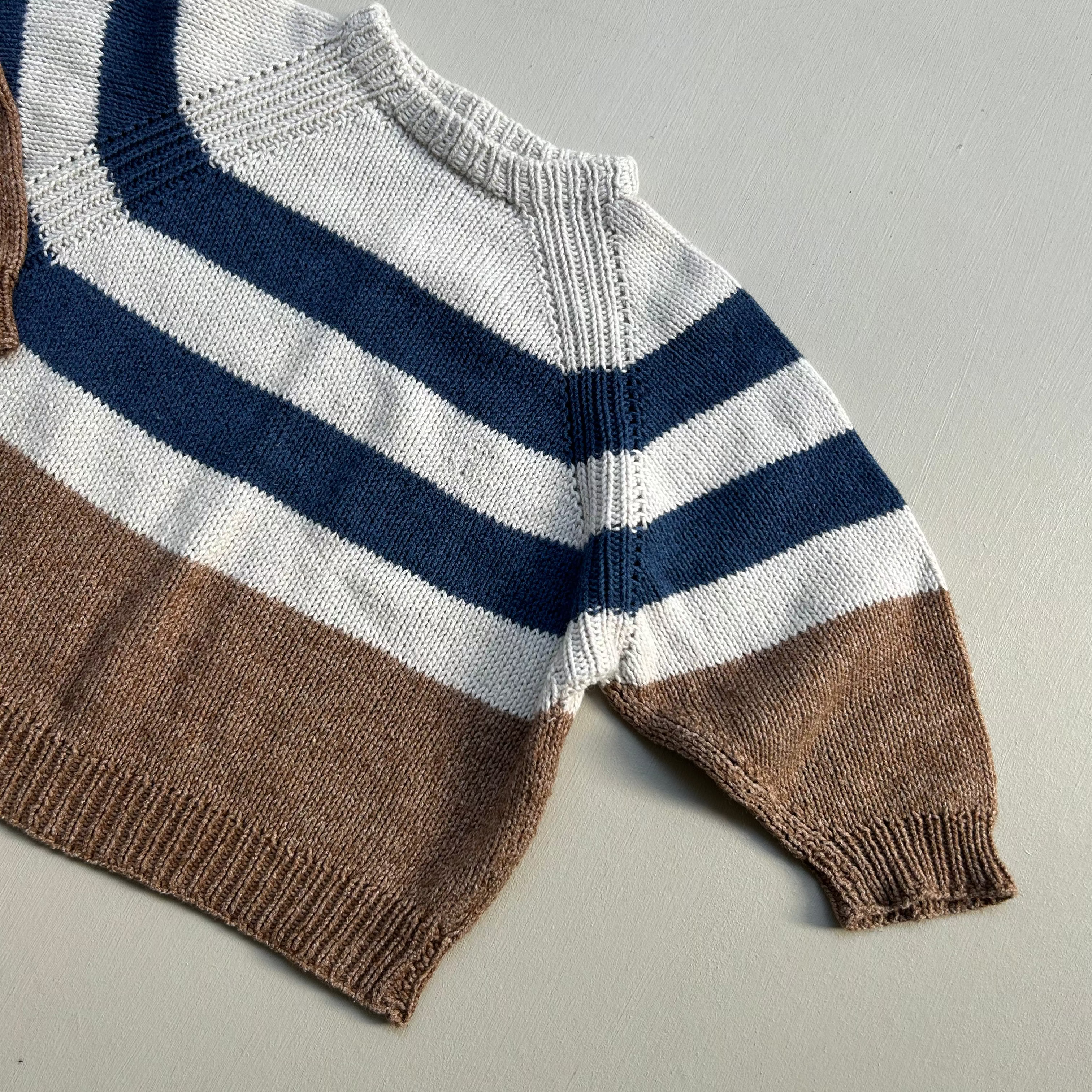 Cool stribet strik i uld/bomuld 98/104