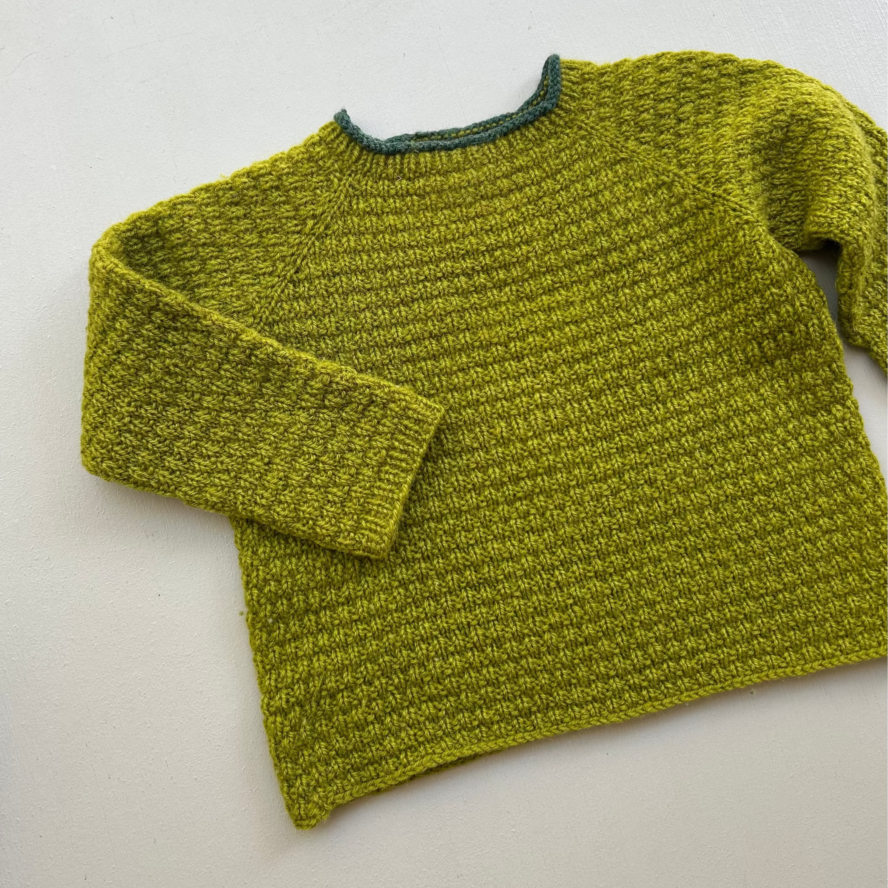 Uldstrik i smuk grøn 92/98