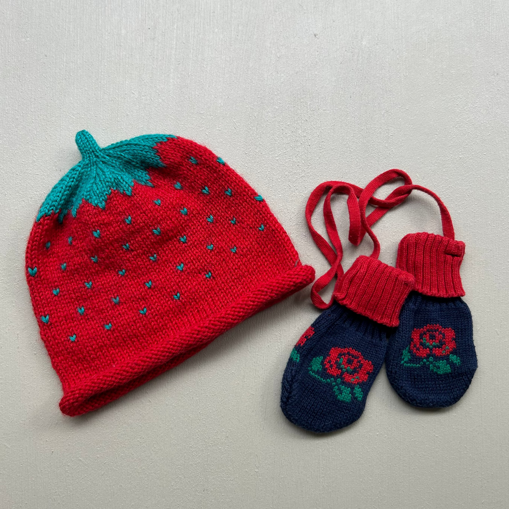 Small cotton mittens with rose 0-6 months
